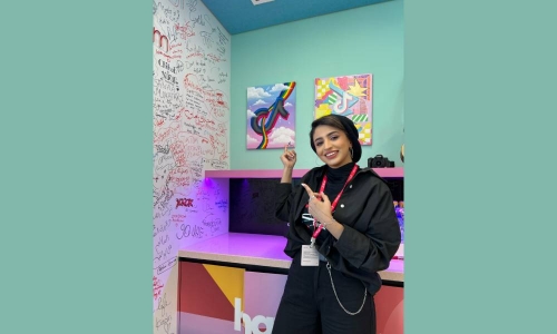 Bahraini artist Huda Almarzooq showcases her art in TikTok’s main office in Dubai!