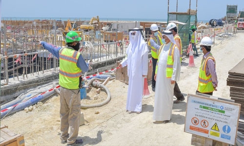 Bahrain labour minister makes surprise worksite visits