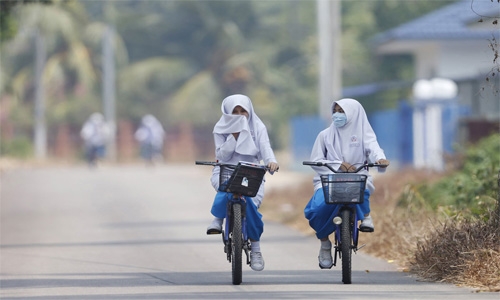 Heatwave shuts more than 250 Malaysian schools