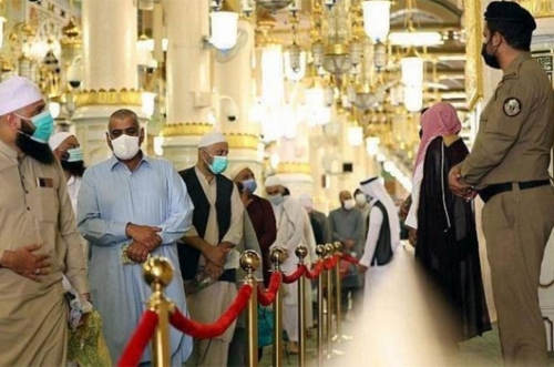 Coronavirus: Saudi Arabia welcomes first foreign Umrah pilgrims to Madinah